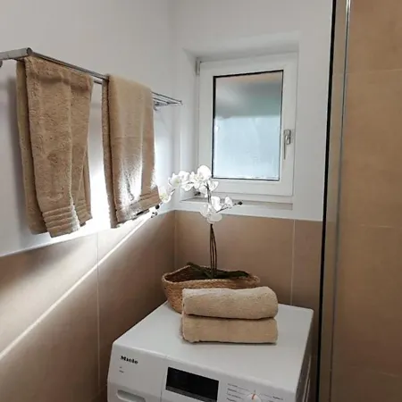 Glanz Und Gloria Velden! Woerthersee In 5 Min Zu Fuss Erreichbar! Apartment